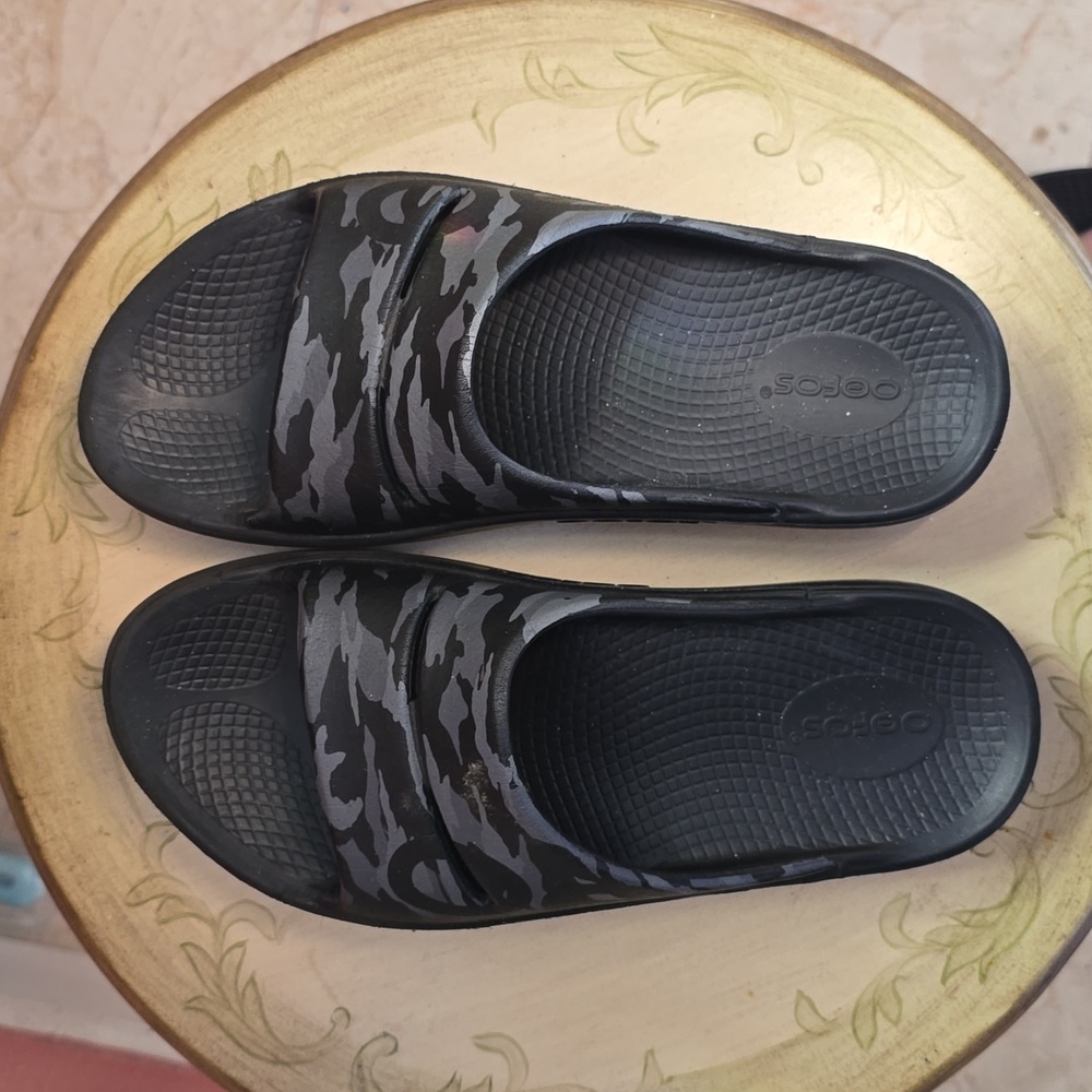 Oofos slides unisex